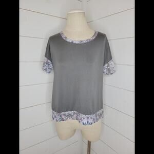NWT Ink & Ivy grey with pink floral tee shirt